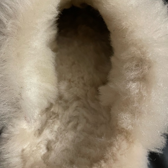 Ugg Coquette sz 6 (37) - Picture 4 of 5